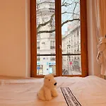 Exquisite Apartment Near Jean Moulin Museum Couche