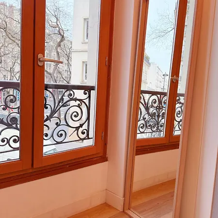 Exquisite Near Jean Moulin Museum Couche *
