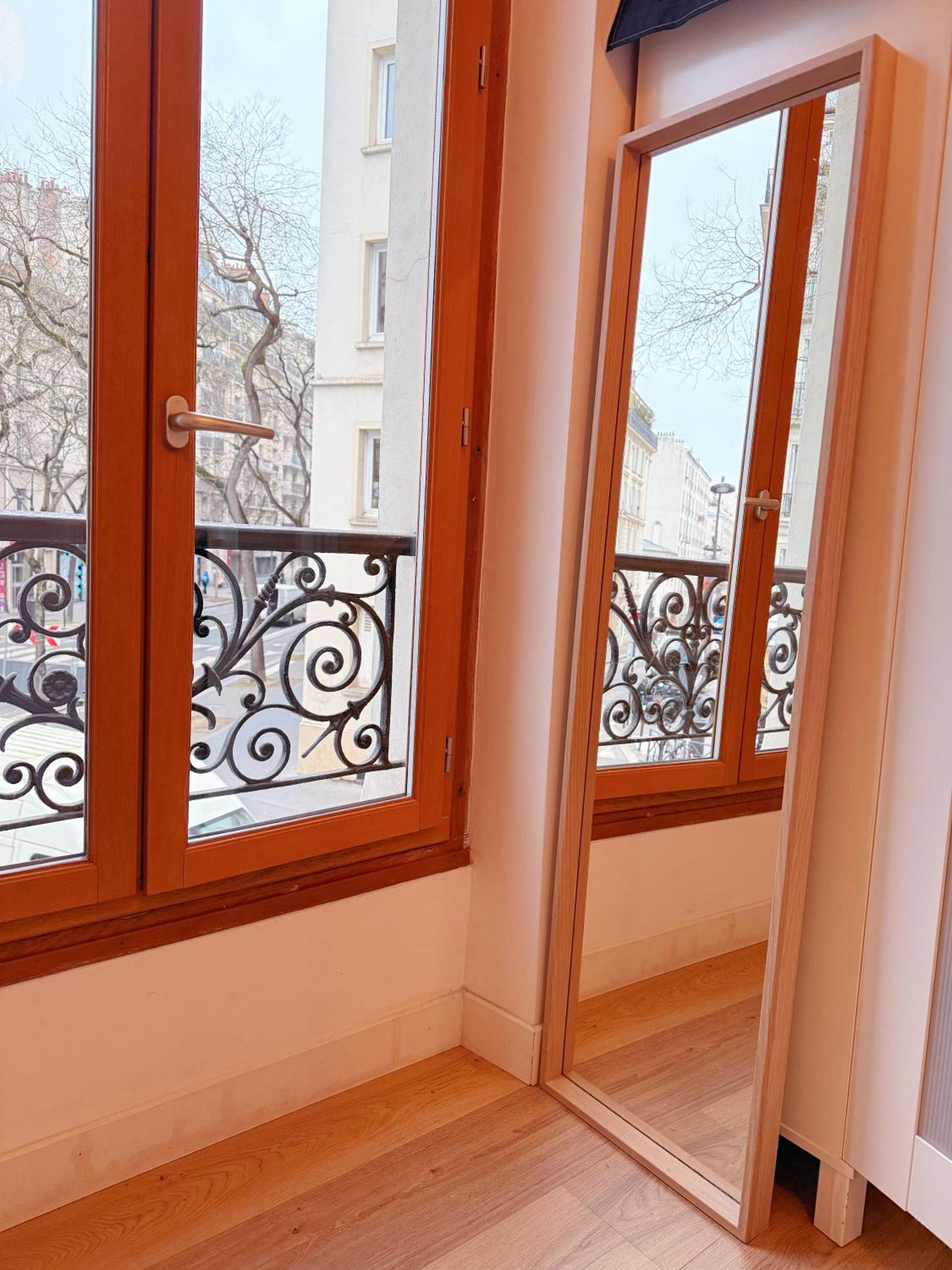 Exquisite Near Jean Moulin Museum Couche *