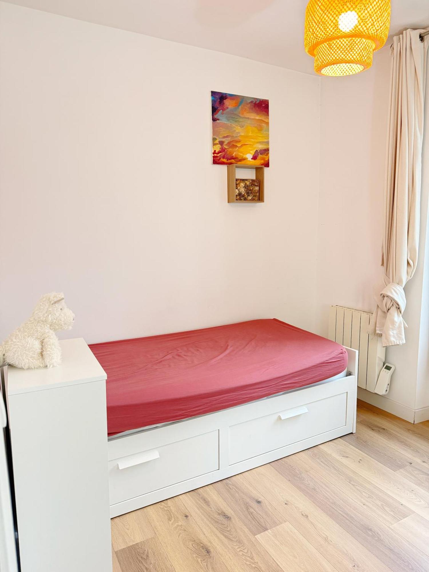 Exquisite Near Jean Moulin Museum Couche